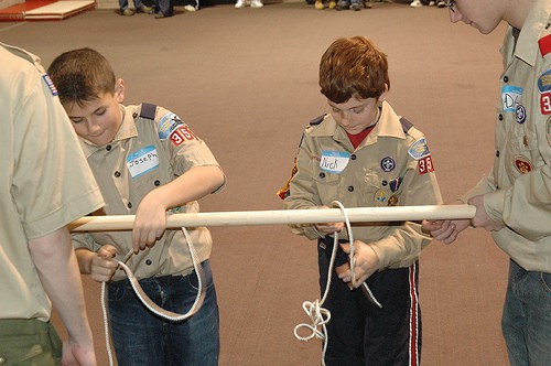 Scouts Tieing Knots